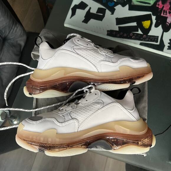 Balenciaga triple s clear sole